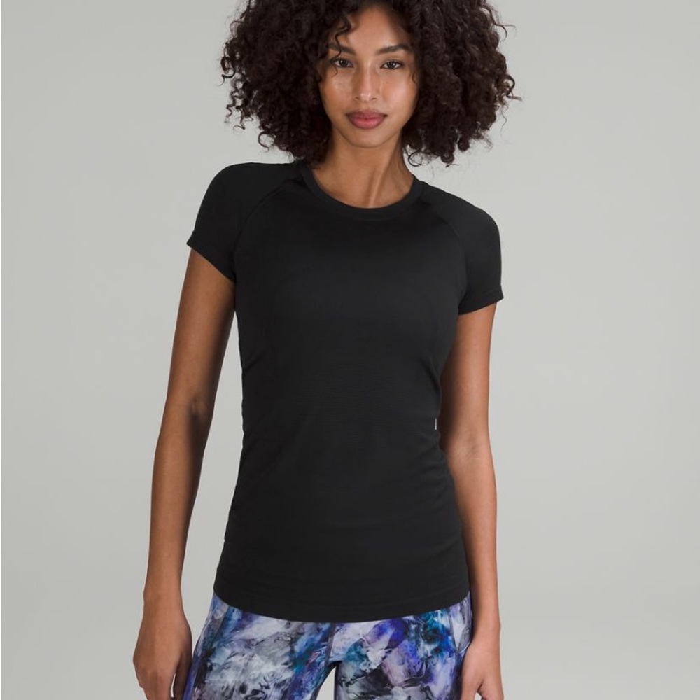 Black lulu lemon swiftly tech short sleeve 2.0